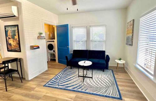 Montrose Cabin | Luxury 1 BR Montrose - Cagliari at The Italian Plaza