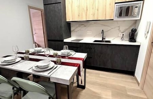 Las Campas y San Claudio Apartment | LUXURY: 10 pax Projector, Arcade Machine and Scooters