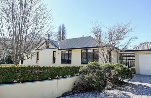 Bowral House | Luxury 10-Person Haven w/Pool