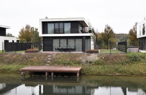 Zeewolde Villa | Luxury 10p villa on the water near Harderwijk