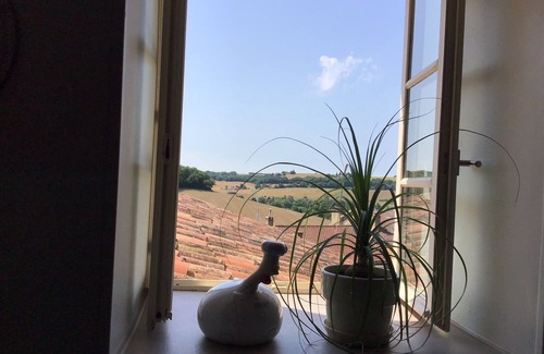 Lavardens House | LUXURY 13th CENTURY, MEDIEVAL VILLAGE BARN CONVERSION (Sleeps up to 4 people)