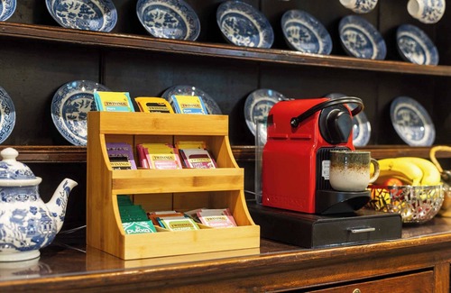 Bow House | Luxury 1820s Georgian Home · 5-Min Walk to Station