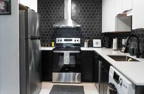 Travis Heights Apartment | Luxury 1BD studio SoCo/Downtown & Walking Trails