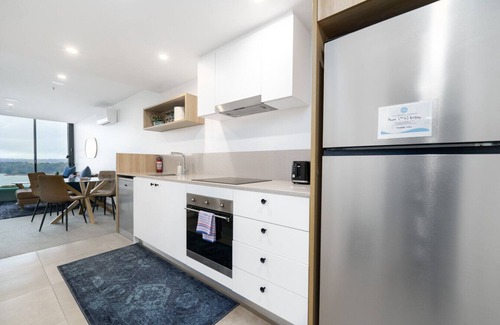 Belconnen Apartment | Luxury 1BR Apt with Lake Views in Belconnen