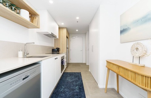 Belconnen Apartment | Luxury 1BR Apt with Lake Views in Belconnen
