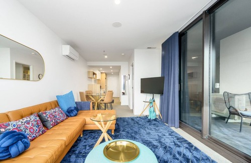 Belconnen Apartment | Luxury 1BR Apt with Lake Views in Belconnen