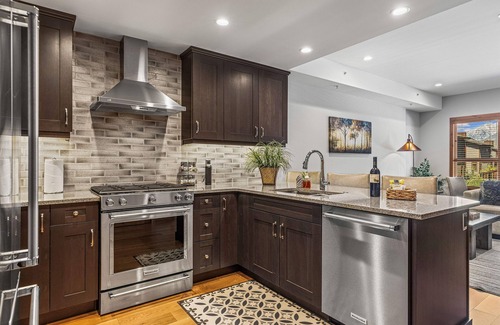 Canmore Condo | Luxury 1BR King Suite Hot Tub Couples Retreat Walk Main St Bridgette Bar