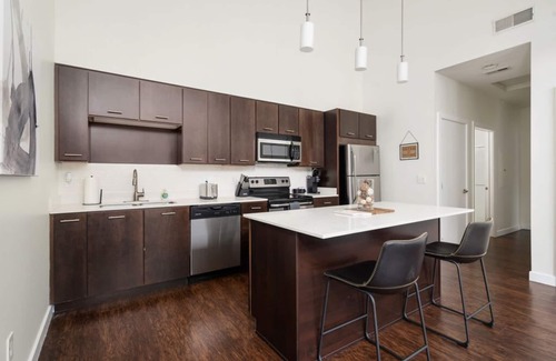 Grandview Heights Apartment | Luxury 2-Bed 2-Bath in Grandview