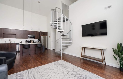 Grandview Heights Apartment | Luxury 2-Bed 2-Bath in Grandview