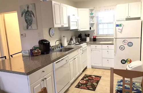 Wildwood Crest Condo | LUXURY 2 BEDROOM 1ST FLOOR CONDO WITH A POOL