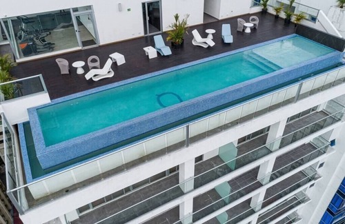 Marbella Apartment | Luxury 2 bedroom apt free parking