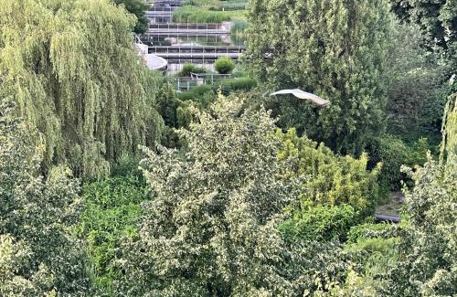 Park Royal Apartment | Luxury 2 Bedroom Apartment- Lake view - Free Parking - Wembley Stadium 5KM