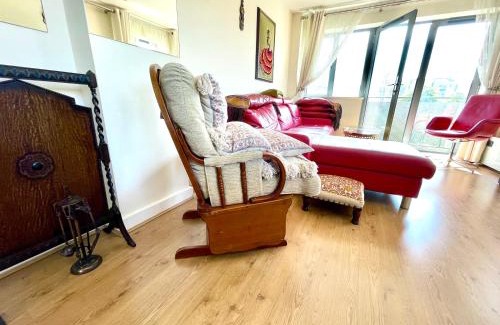 Park Royal Apartment | Luxury 2 Bedroom Apartment- Lake view - Free Parking - Wembley Stadium 5KM
