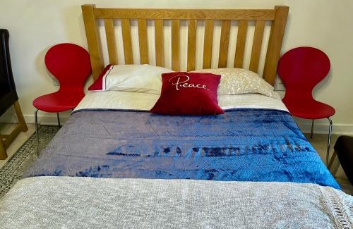 Park Royal Apartment | Luxury 2 Bedroom Apartment- Lake view - Free Parking - Wembley Stadium 5KM