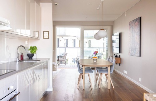 Gamle Oslo Apartment | Luxury 2-bedroom apartment with WiFi, AC in welcoming Oslo