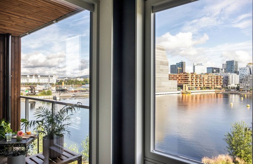 Gamle Oslo Apartment | Luxury 2-bedroom apartment with WiFi, AC in welcoming Oslo