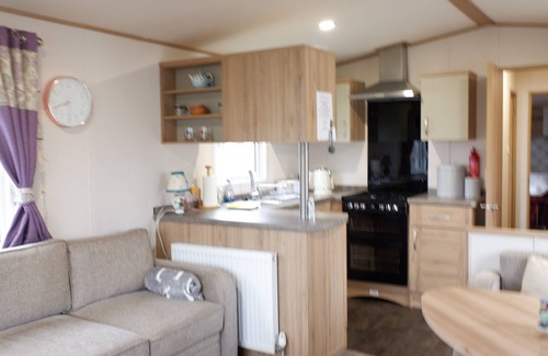 Colchester Cabin | Luxury 2 Bedroom Caravan at Mersea Island Holiday