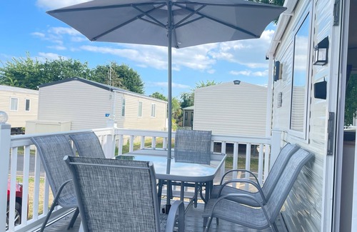 Colchester Cabin | Luxury 2 Bedroom Caravan at Mersea Island Holiday
