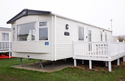 Colchester Cabin | Luxury 2 Bedroom Caravan at Mersea Island Holiday
