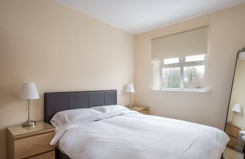 Bedford Apartment | Luxury 2 Bedroom Riverside Apartment