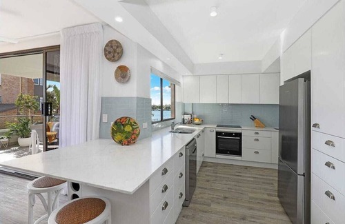 Mooloolaba Apartment | Luxury 2 Bedroom Unit Mooloolaba