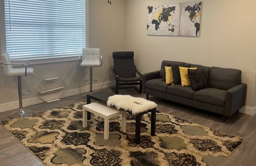 Spring Branch West Apartment | Luxury 2 bedroom unit centrally located in town