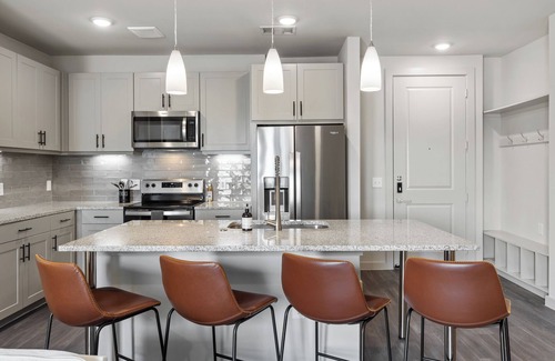Windsor Park Apartment | Luxury 2-BR with Juliet Balcony