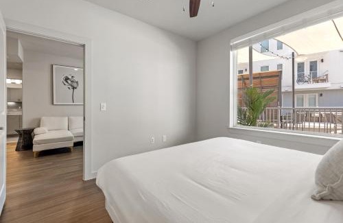 Windsor Park Apartment | Luxury 2-BR with Poolside Patio