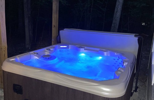 Rowland House | Luxury 2 Master suite with Hot Tub & Sauna