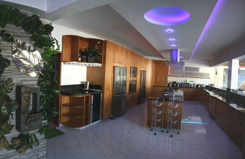Villas Ana Maria Villa | Luxury 21BD Party Complex, guest-friendly, steps from Clubs/Beaches!