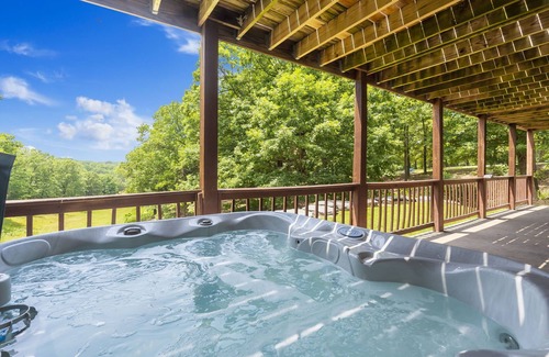 Branson Cedars Cabin | Luxury 2700 Sq Ft Real Log Cabin Pvt Hot Tub-Game Room-Pool Table-Best View Near Big Cedar