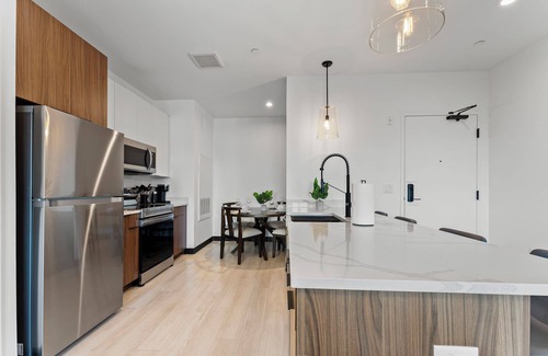 Everett Apartment | Luxury 2bd/2ba near Boston 8510