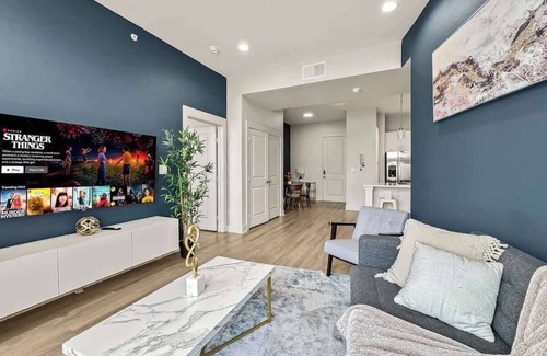 Deep Ellum Apartment | Luxury 2BD | DT Deep Ellum | 3 Beds | Free Parking