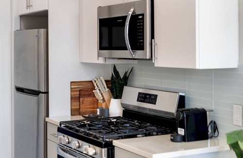 The Hill Apartment | Luxury 2BR Apt + Work-From-Home Space