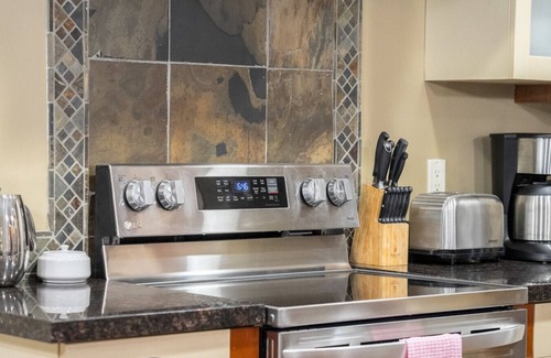 Canmore Apartment | Luxury 2BR Retreat | 2 King Beds Balcony