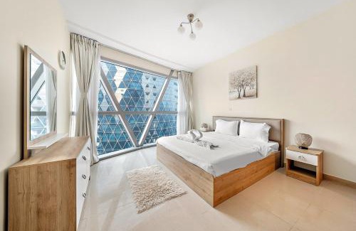 DIFC Apartment | Luxury 2BR with Pool Near Dubai Mall, Burj Khalifa, Metro