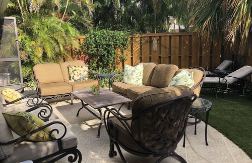 Bella Vista Villa | Luxury 3/2 Jupiter Beach bungalow walk to beach private backyard oasis