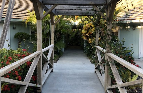 Bella Vista Villa | Luxury 3/2 Jupiter Beach bungalow walk to beach private backyard oasis