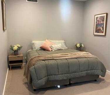 Wagga Wagga Apartment | Luxury 3 bdm Spacious apt in the heart of Wagga