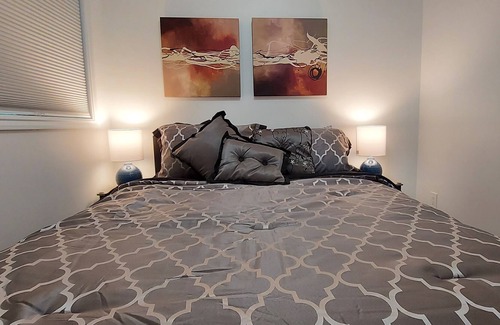 Grande Prairie House | "✨Luxury 3 Bed 2 Bath - All-Inclusive Furnished Retreat✨"