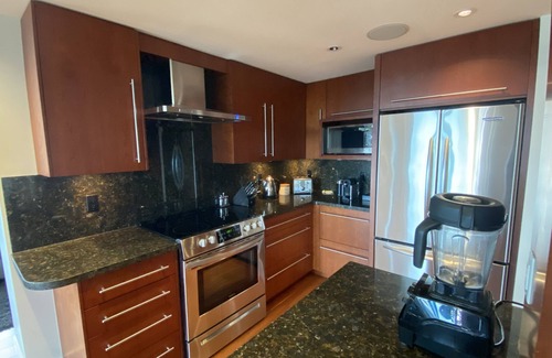 Downtown Vancouver Villa | Luxury 3-Bed Ocean View Penthouse – Yaletown, Vancouver (3-Month Min, Pets OK)