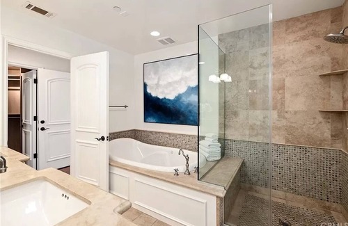 Gas Lamp Section House | Luxury 3-bedroom Townhouse steps from the beach