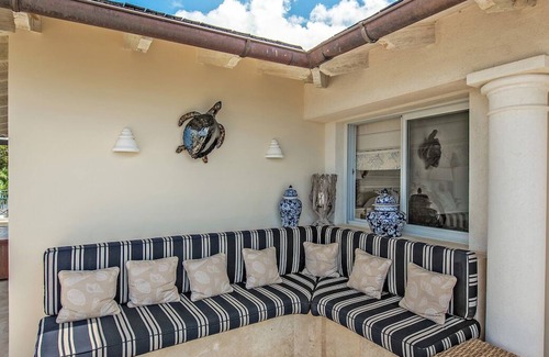 Schooner Bay Apartment | Luxury 3-bedroom beachfront penthouse