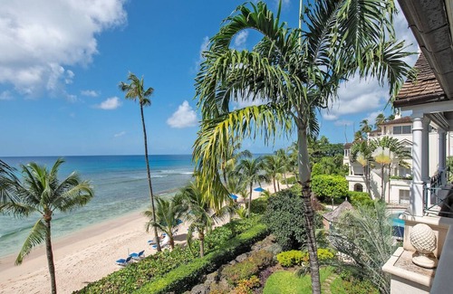 Schooner Bay Apartment | Luxury 3-bedroom beachfront penthouse