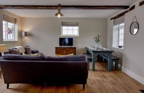 Twyford Cottage | Luxury 3 Bedroom Cottage (Sleeps 7) Nr Winchester
