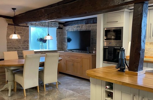 Stamford Apartment | Luxury 3 Bedroom Spacious Apartment - Central Stamford