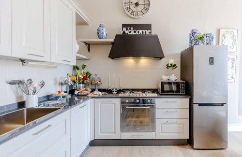 Lucca Historical Center Apartment | Luxury 3 bedrooms Apartment Amazing Views over the Amphiteatre Square inside the Walls of Lucca