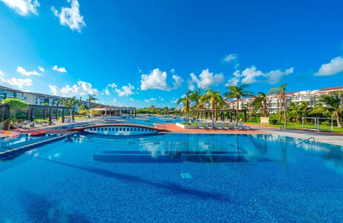 Puerto Juarez Condo | Luxury 3 BR Condo - Beachfront Complex Mareazul
