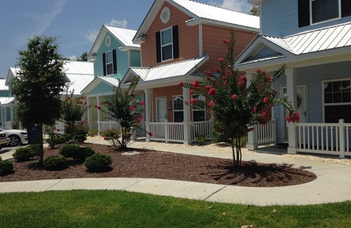 Myrtle Beach Cottage | Luxury 3-BR Cottage/Pool&WiFi, Steps to Ocean