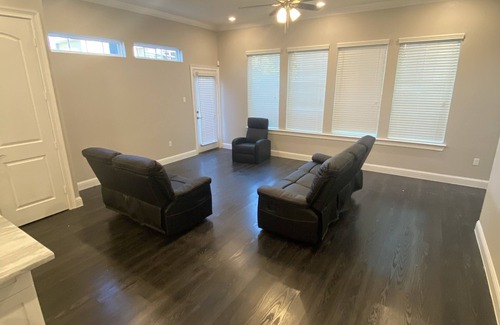 Southeast Houston Villa | Luxury 3bed 2.5bath home with Master balcony